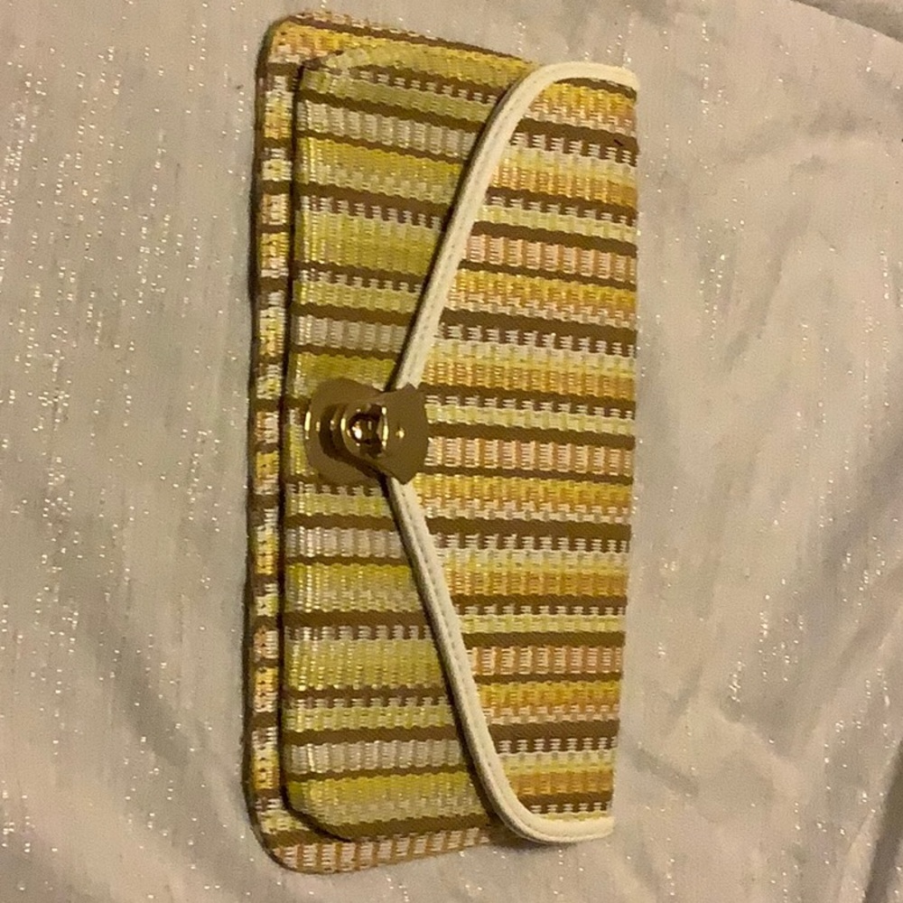 Woven clutch